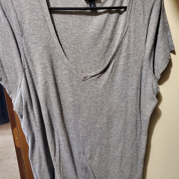 Basic V-neck - Picture 2 of 2